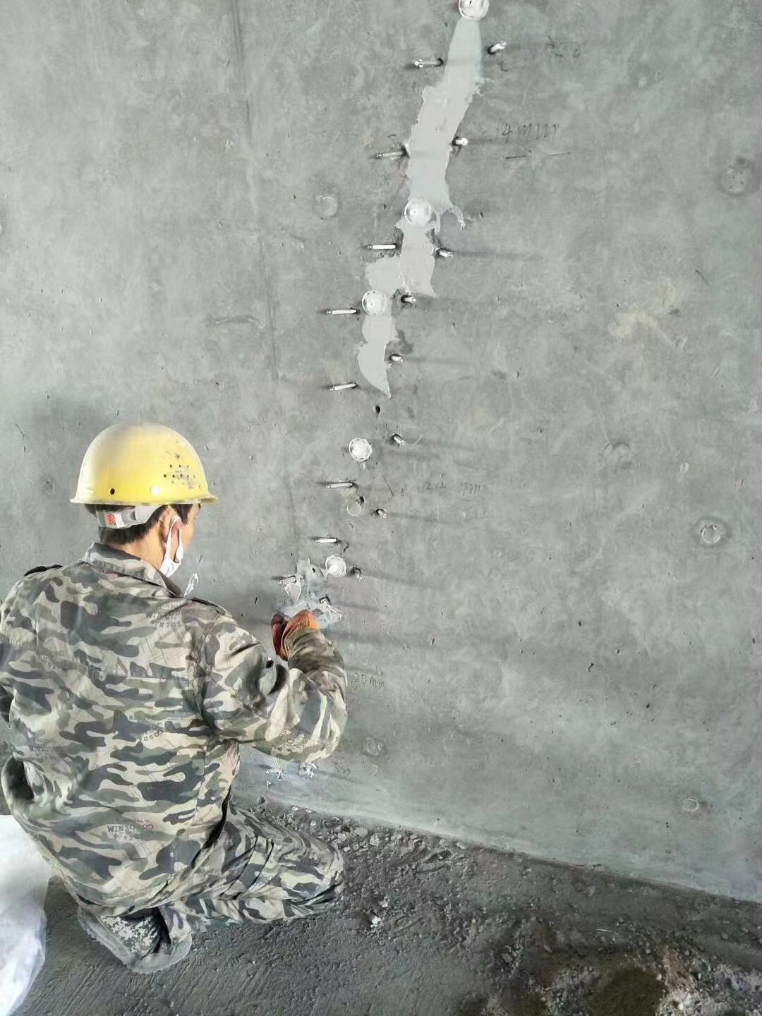 吉阳混凝土楼板裂缝加固施工的方案